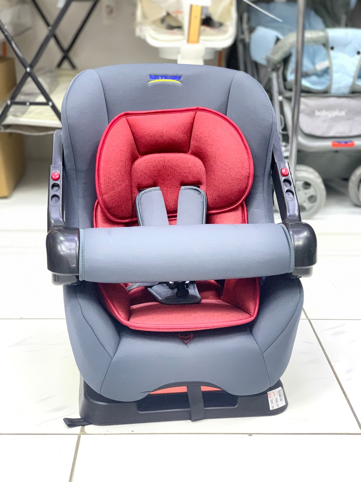 Elegant Foam Grey Baby Seat – Perfect for 1-Year-Old Babies